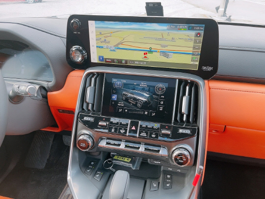  κε   LX700h" " [car]